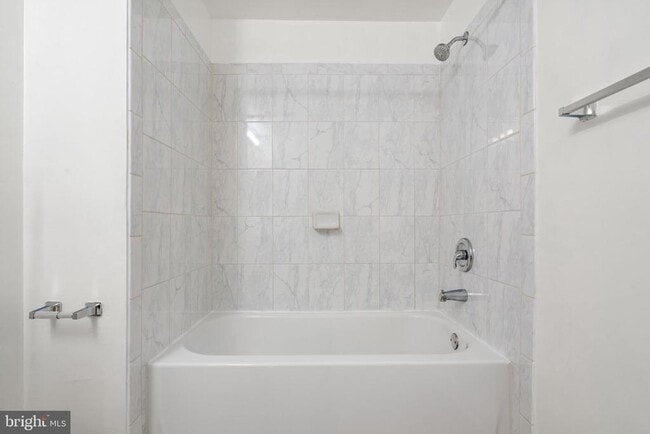 Building Photo - 30 Carolina Ct