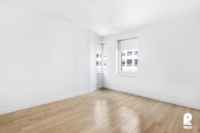 Building Photo - 70 W 45th St