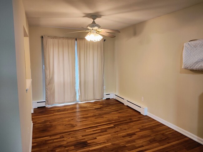 Dining - 5 Linden Ave