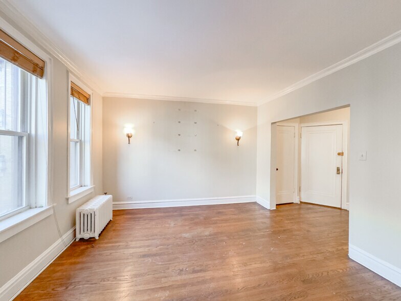 Building Photo - 1337 W Lunt Ave