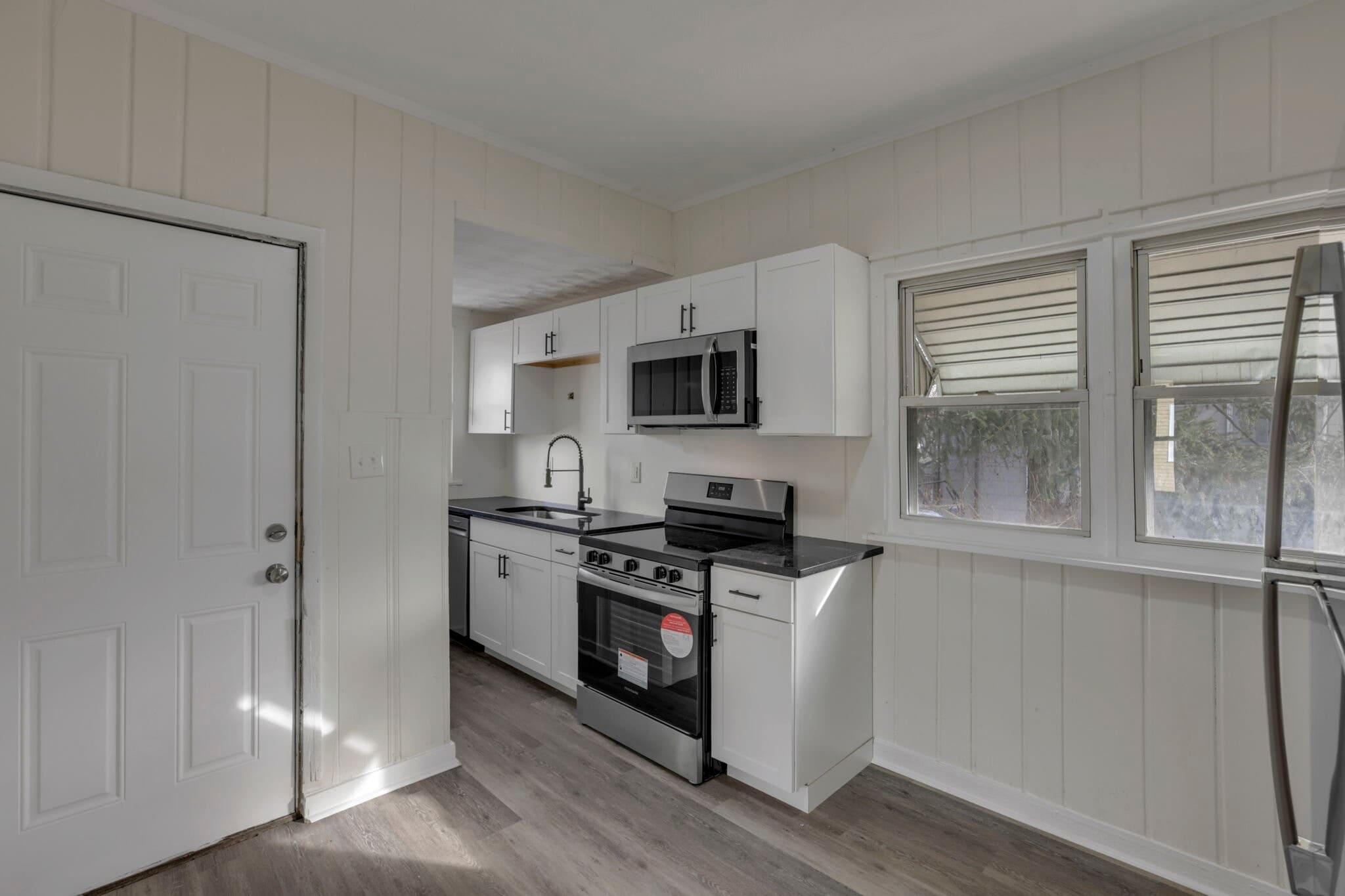 Building Photo - 1430 Kenmore Rd