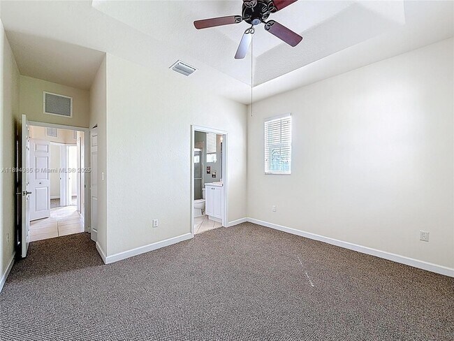 Building Photo - 2935 SE 1st Dr