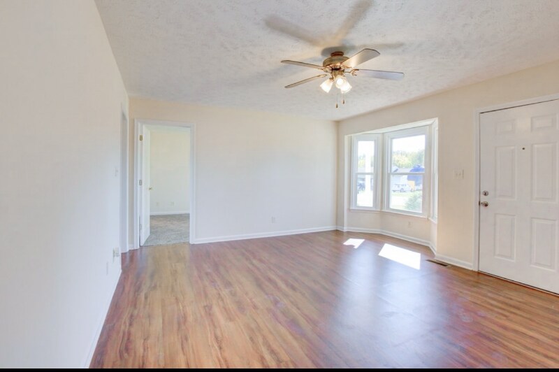 Building Photo - 1065 Bobcat Dr