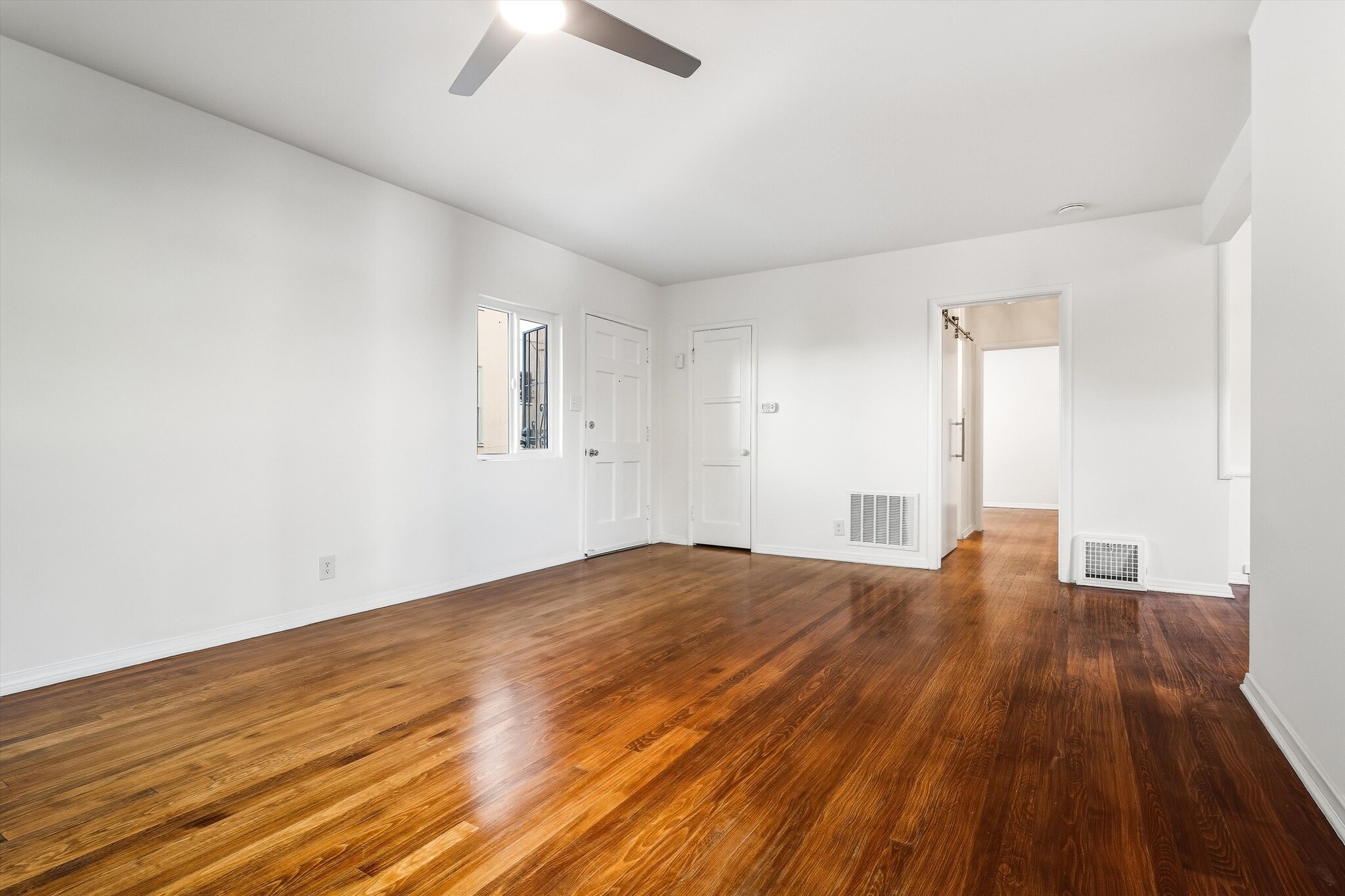 Building Photo - 1319 S Mansfield Ave