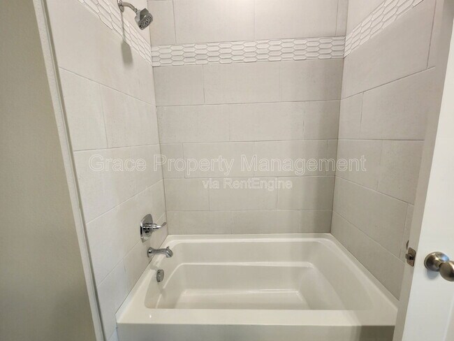 Building Photo - 350 High Point Dr