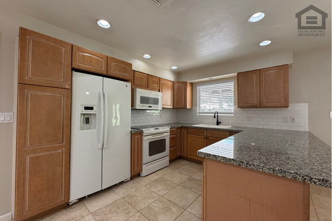 Building Photo - 3Bed/2Bath House at Baseline Rd/Rural Rd! Ready for Immediate Move-In! – NO HOA!