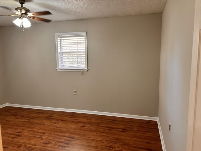 Building Photo - 406 Rutland Rd