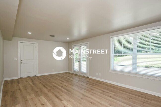 Building Photo - 4 Bedroom Pet-Friendly Home in OLD HICKORY, TN with Main Street Renewal