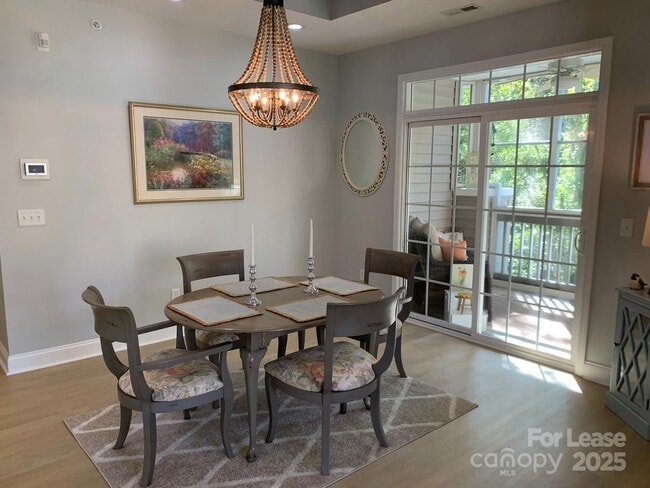 Building Photo - 9033 Rosalyn Glen Rd