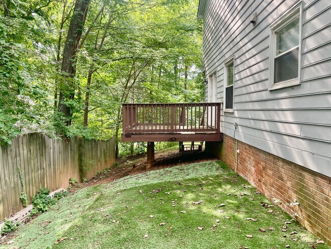Building Photo - 1730 Village Lake Dr