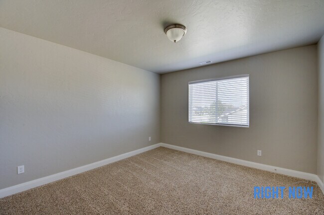 Building Photo - 4648 N Elisha Ave