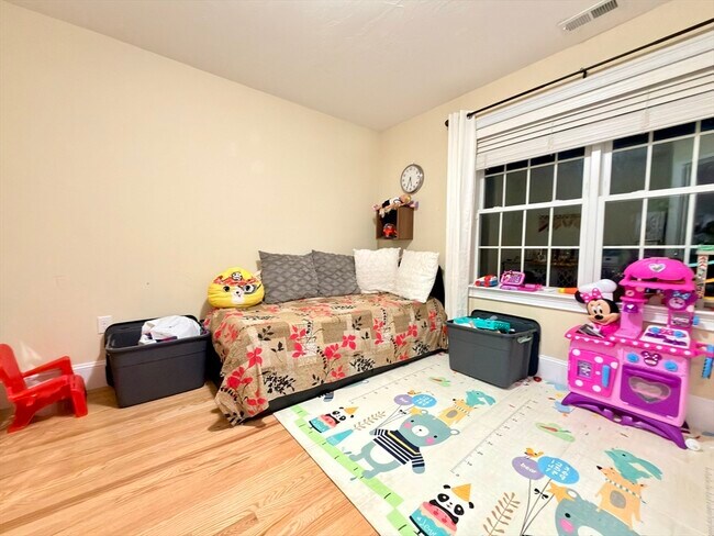 Building Photo - 143 Broad St