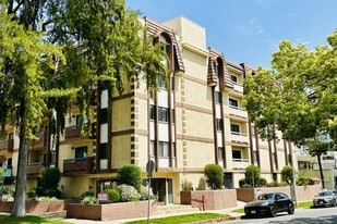Building Photo - Clark Drive Apartments