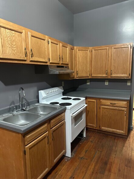 Building Photo - 998 IL-96