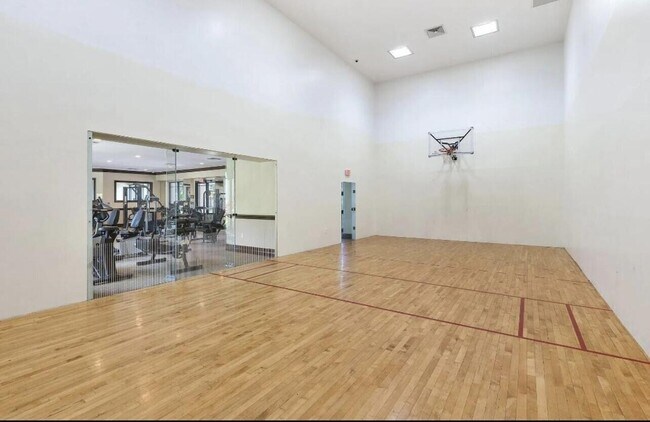 Building Photo - 3021 Alcazar Pl