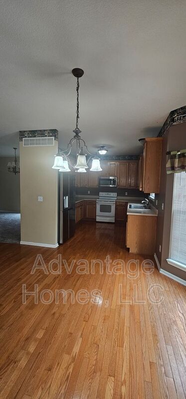 Building Photo - 809 Midjay Dr