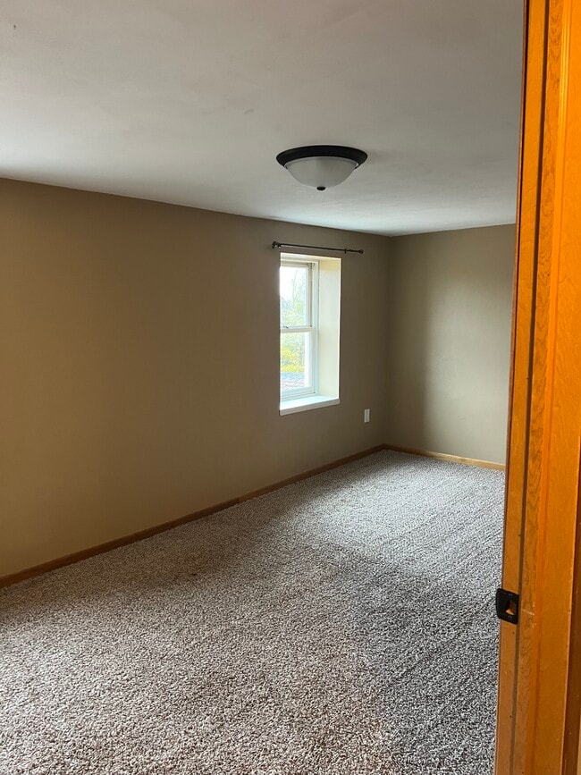 Large bedroom #1 - 702 Gertrude St