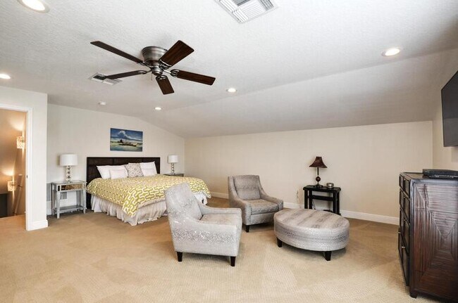 Building Photo - 2708 Formosa Blvd