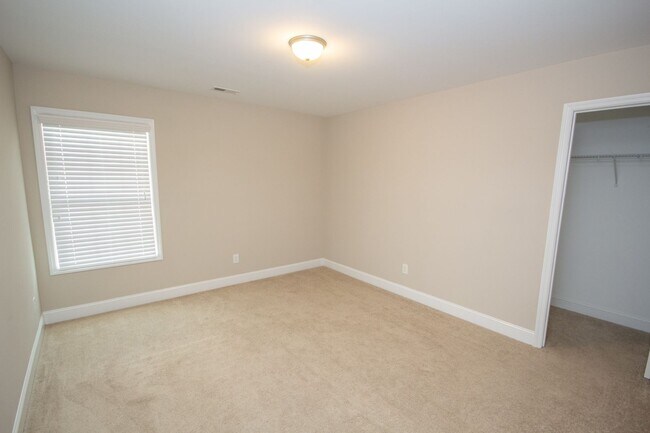 Building Photo - Spacious Full Brick in Athens City Limits!...