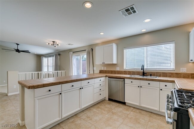 Building Photo - 25 Precipice Ct