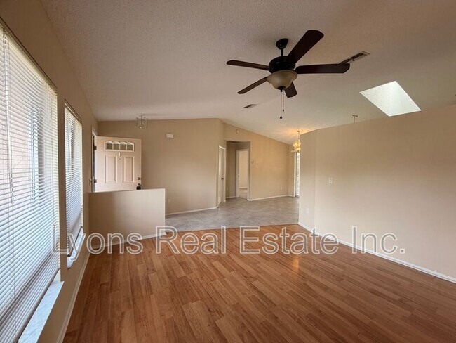 Building Photo - 25043 Palisade Rd