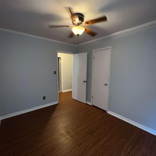 Building Photo - 3056 Yorktown Cir