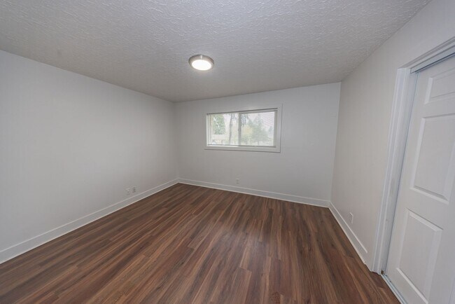 Building Photo - Updated 3 Bed, 2 Bath Home with RV/Trailer Parking – 1,962 Sq Ft, No HOA