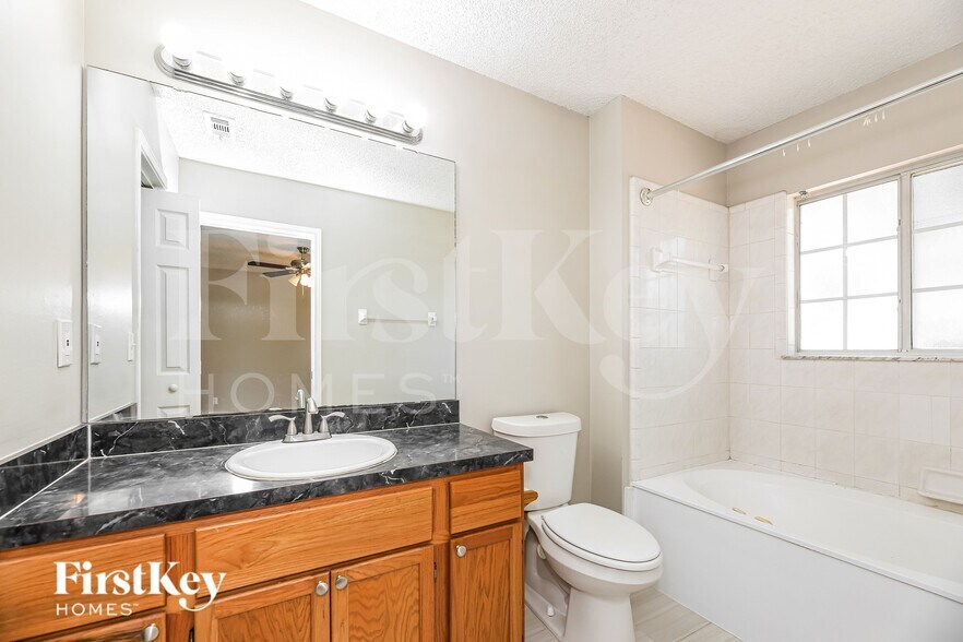 Building Photo - 12621 Ashmore Green Dr