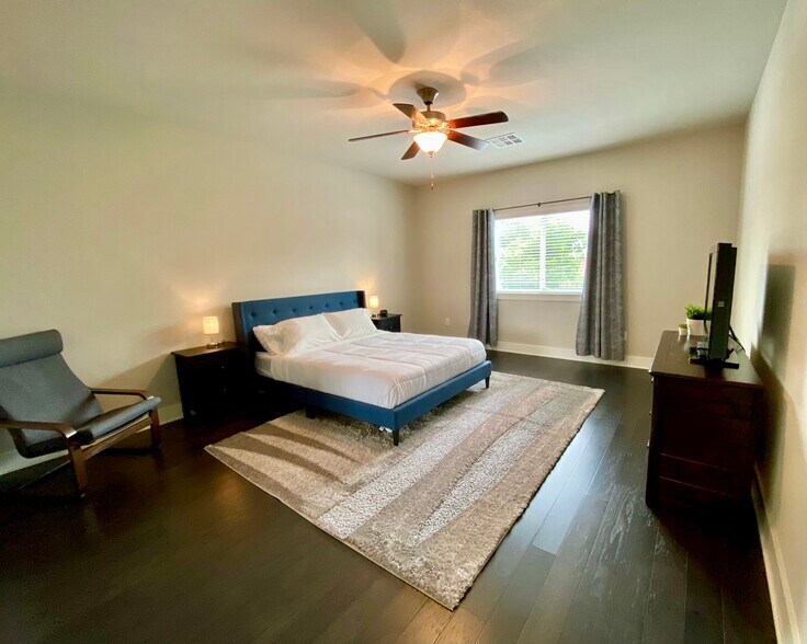 Building Photo - 509 Elmhurst Ave