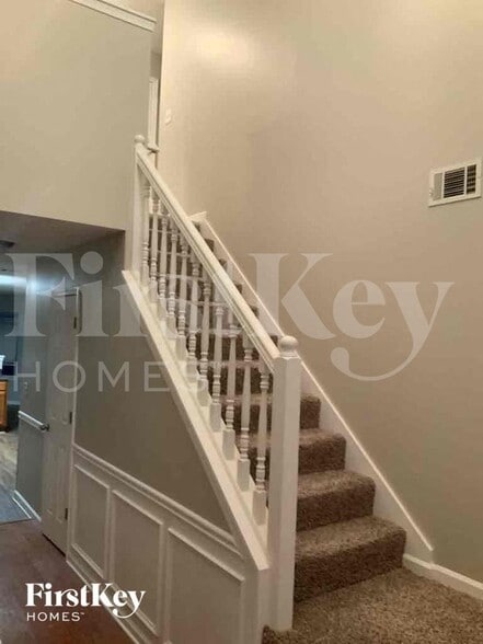 Building Photo - 226 Bonnes Dr SW