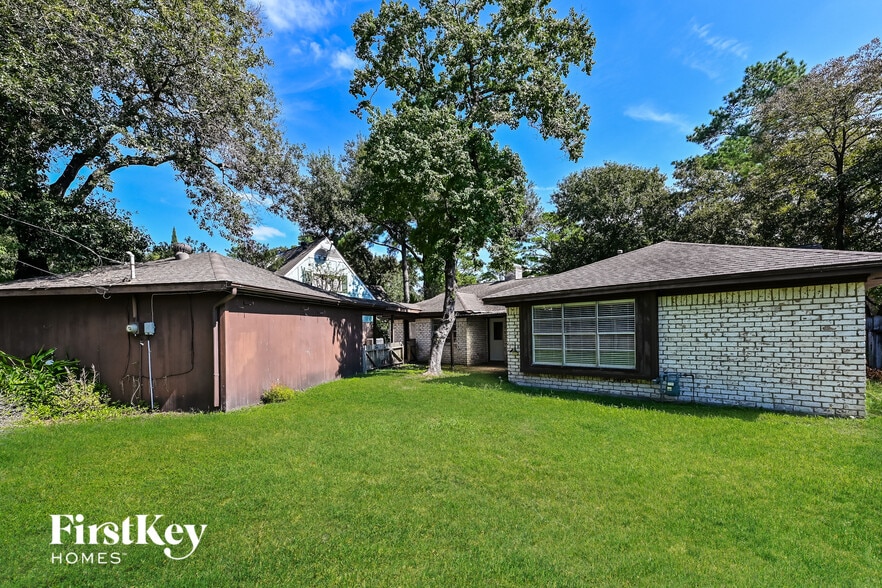 Building Photo - 11907 Cedarcliff Dr