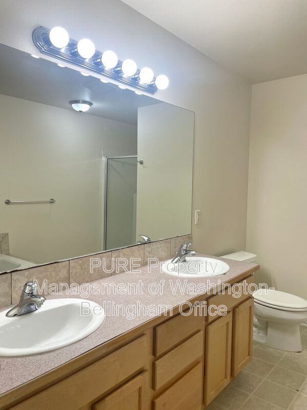 Building Photo - 901 Orchid Pl
