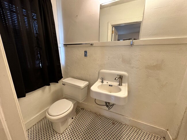 Building Photo - Plaza District / Classen 3 Bed Beauty! - Move In Deposit-Free! (If Qualified)