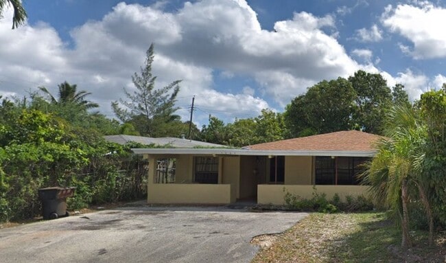 Building Photo - 1640 NW 9th Ave
