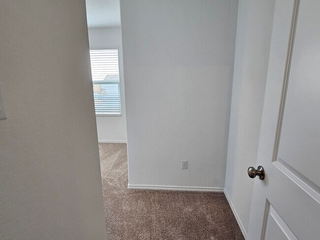 Building Photo - New 4 Bed / 2.5 Bath Home in Jarrell