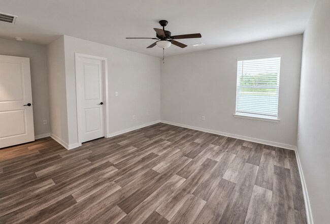 Building Photo - 332 Pleasant Vly Dr