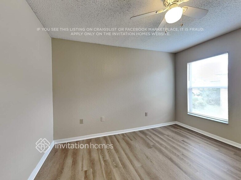 Building Photo - 819 Reflections Loop E