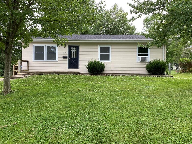 Primary Photo - 609 W Hildreth St