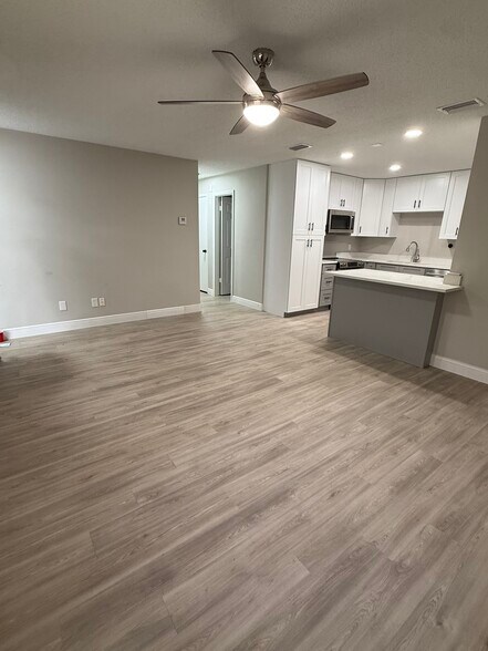Building Photo - 2539 Christine Dr