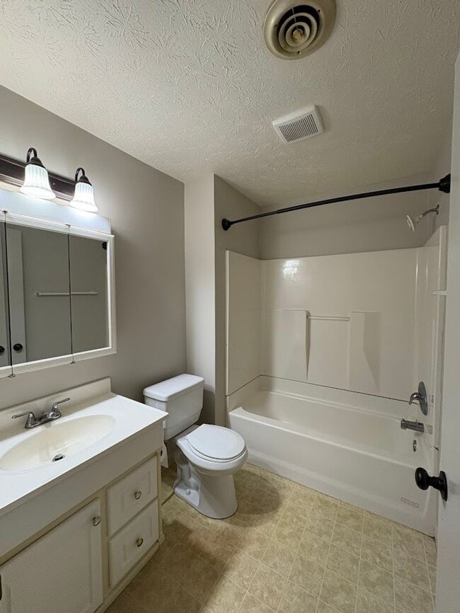 Building Photo - Two bedroom one bathroom duplex for rent