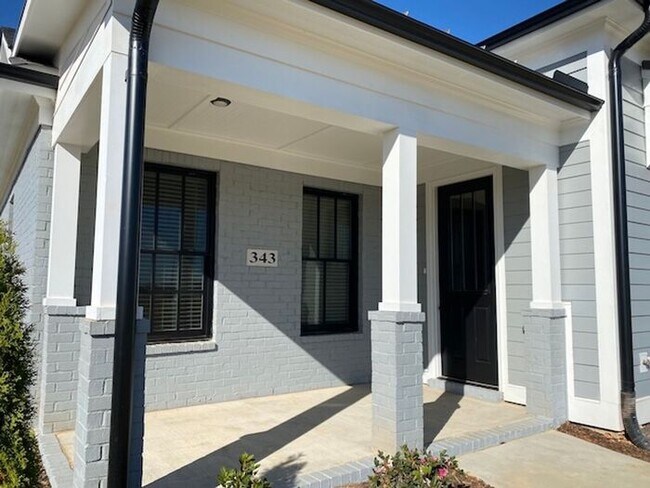 Building Photo - Clift Farm townhome with a fence and 3 car garage