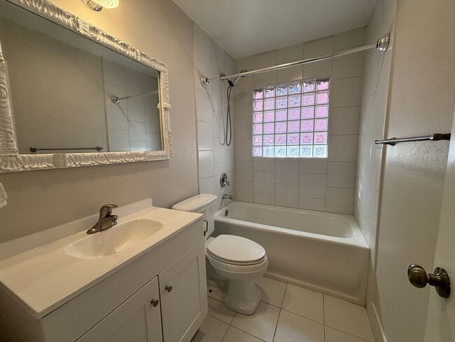 Building Photo - Spacious Four Bedroom Single Family Home