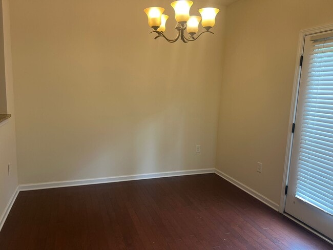Building Photo - 2108 Chipley Dr