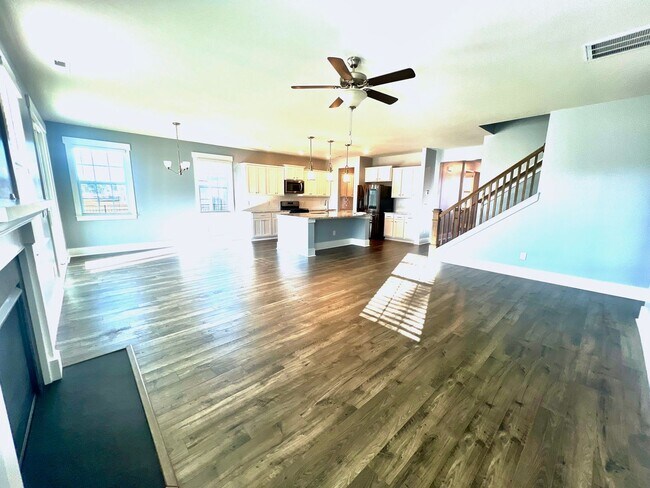 Building Photo - Prestigious 4 Bedroom Home on the Crystal ...