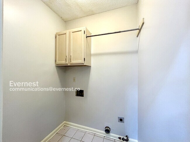 Building Photo - 692 Walnut Valley Ln