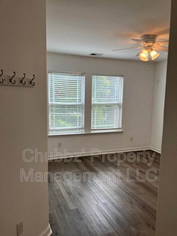 Building Photo - 12 Fan Palm Way