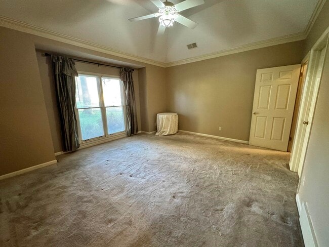 Building Photo - 2025 Mt Badon Ln