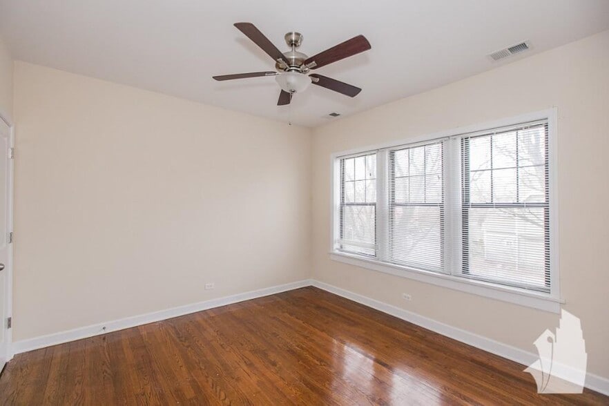 Building Photo - 1827 W Leland Ave