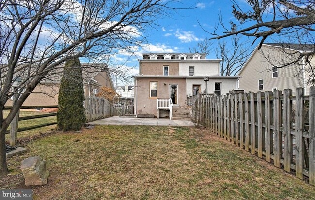 Building Photo - 470 Emmett St