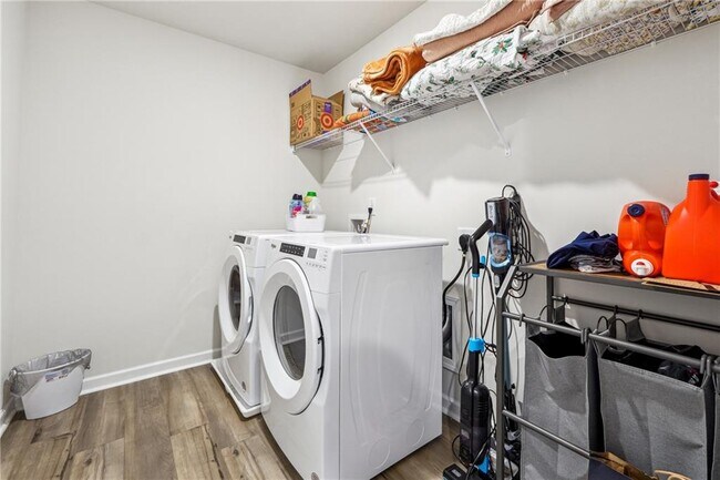 Building Photo - 446 Ravine Dr